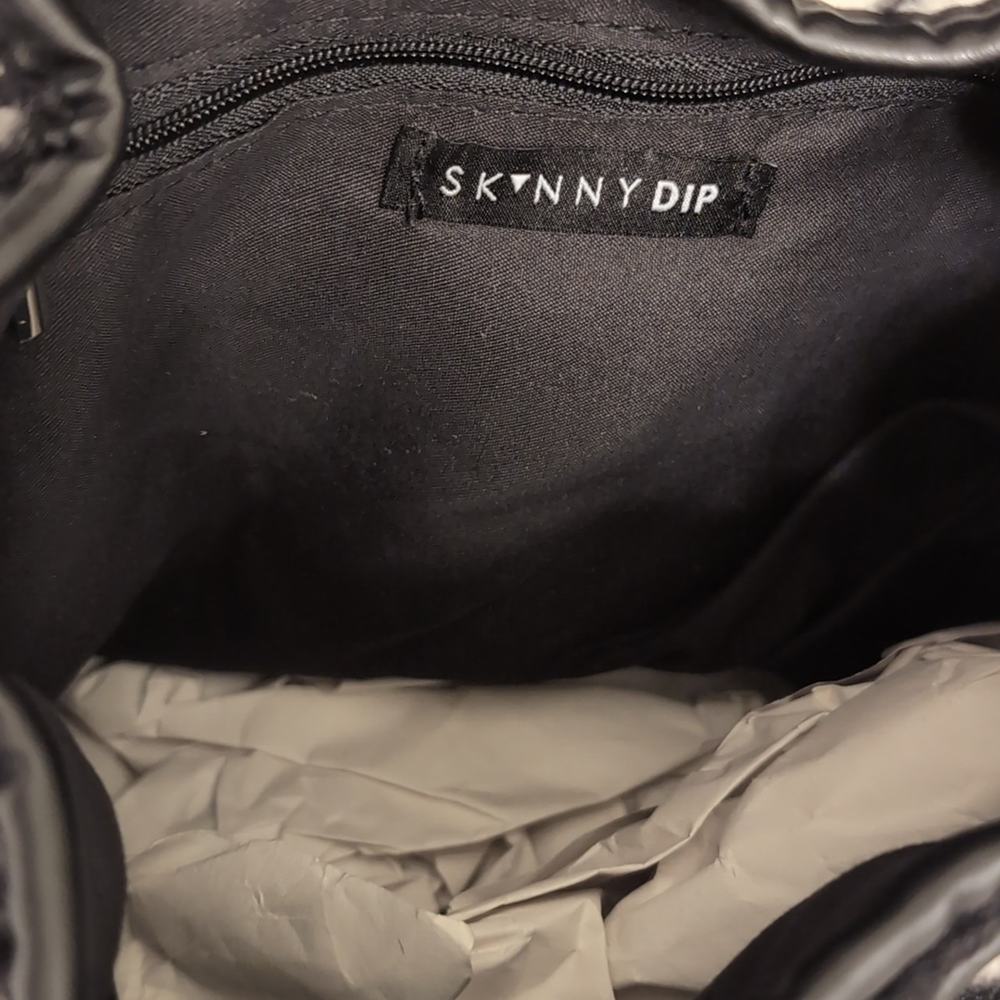 NWT MSRP$70 Skinnydip London Women's Scarlett  Flower Borg Small Backpack Black - Picture 4 of 6
